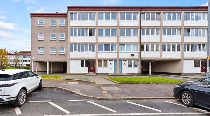 2 Bedroom Flat To Rent In Well Green, Pollokshaws, Glasgow, G43