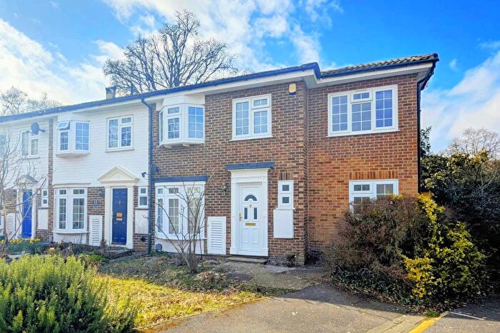 4 Bedroom End Of Terrace House To Rent In Woking, Surrey, GU22