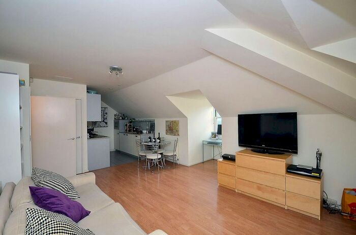 1 Bedroom Flat To Rent In Tottenham Road, De Beauvoir Town, London, N1