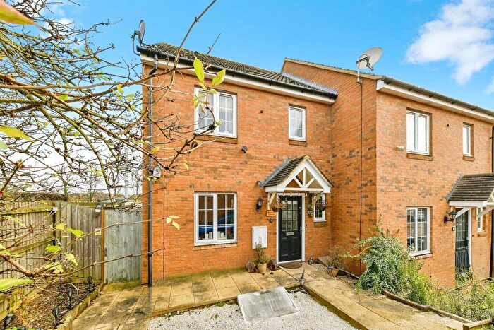 3 Bedroom End Of Terrace House For Sale In Brick Kiln Road, Stevenage, SG1