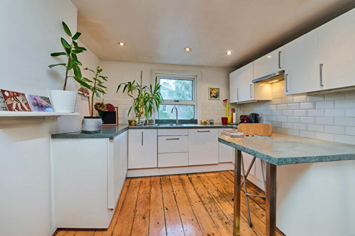 2 Bedroom Flat For Sale In Carden Road, London, SE15