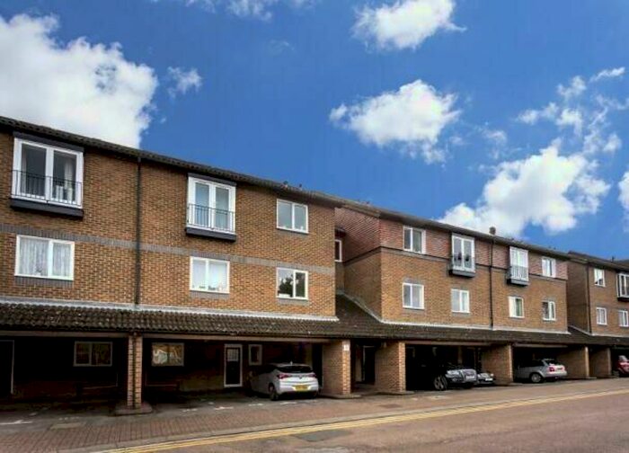 2 Bedroom Flat To Rent In Abbeyfields Close, Park Royal, NW10