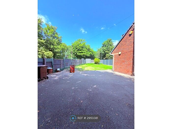 3 Bedroom Semi-Detached House To Rent In Daleside Close, Pudsey, LS28