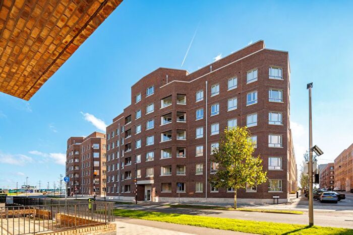 2 Bedroom Flat To Rent In Greystone Mansions, Fielders Crescent, Barking, IG11