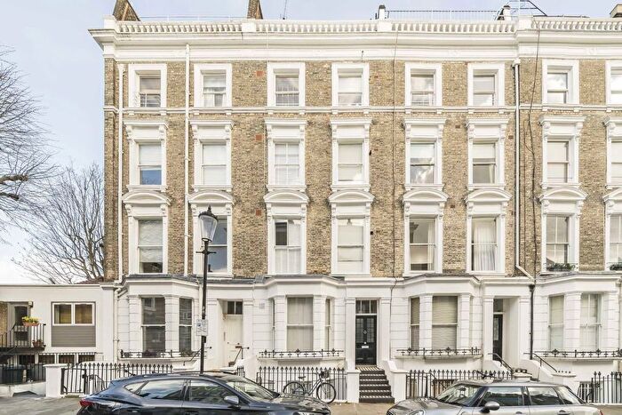 1 Bedroom Flat To Rent In Campden Hill Gardens, Notting Hill, W8
