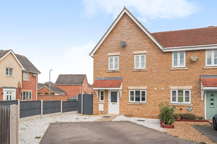 3 Bedroom End Of Terrace House For Sale In Signal Close, Henlow, SG16