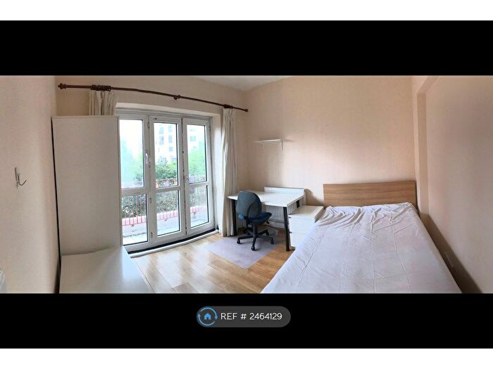 3 Bedroom Flat To Rent In Harrington House, London, NW1