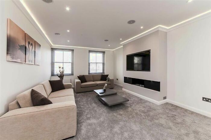 3 Bedroom Flat To Rent In Ashburn Gardens, London, SW7