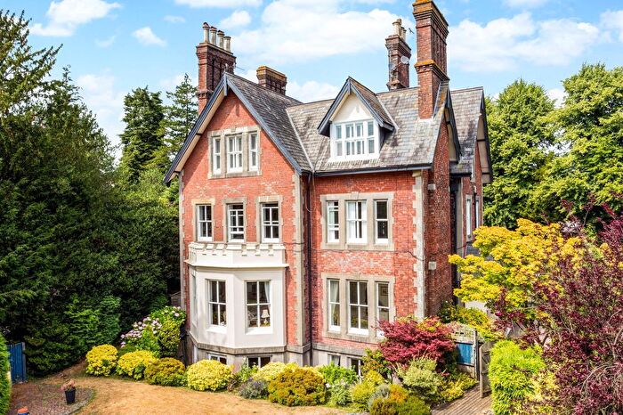 2 Bedroom Flat For Sale In Calverley Park Gardens, Tunbridge Wells, TN1
