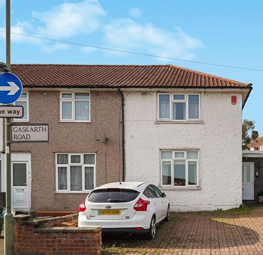 2 Bedroom End Of Terrace House For Sale In Gaskarth Road, Edgware, HA8