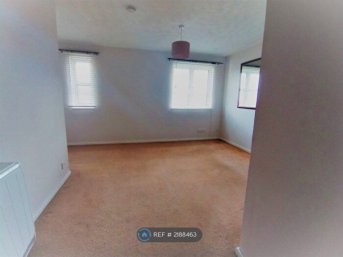 1 Bedroom Flat To Rent In Wyatt Road, Crayford, Dartford, DA1