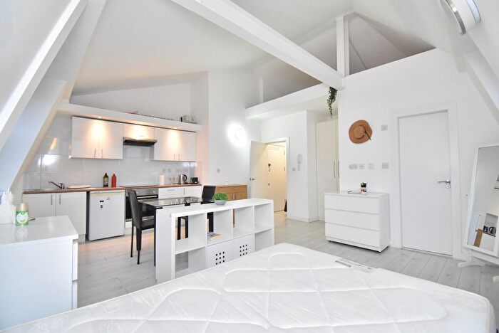 Studio To Rent In Warwick Road, Earls Court, SW5