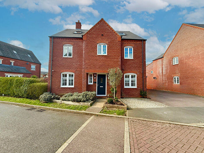 6 Bedroom Detached House For Sale In Arch Grove, Aylesbury, HP18