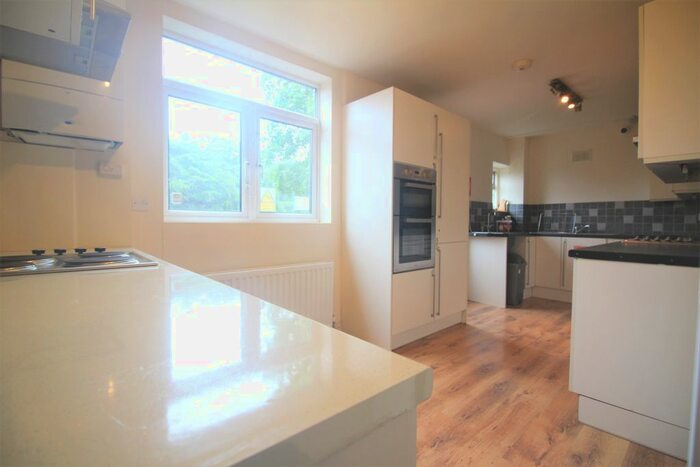 6 Bedroom Semi-Detached House To Rent In Kingsdale Road, London SE18