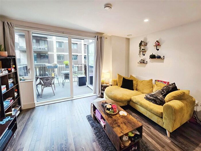 1 Bedroom Flat For Sale In Moulding Lane, London, SE14