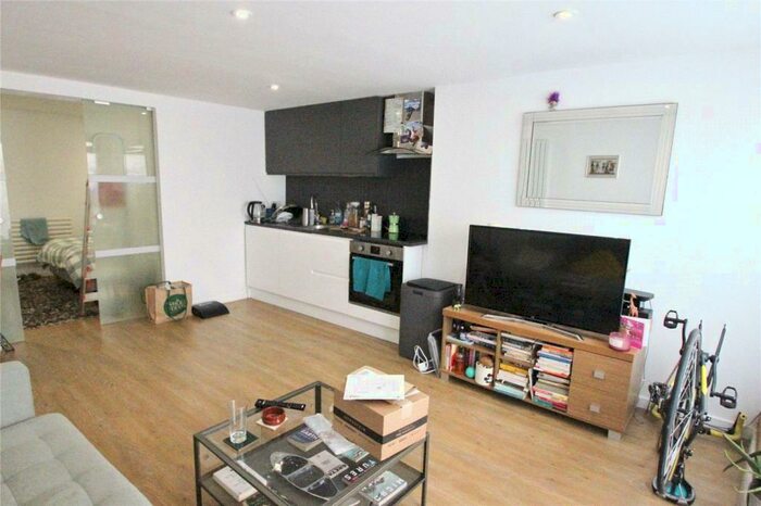 1 Bedroom Apartment To Rent In Siamese Mews, Finchley, London, N3