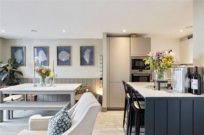 2 Bedroom Flat To Rent In Gaumont Place, London, SW2