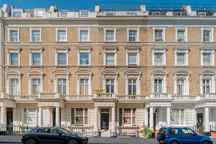 2 Bedroom Flat For Sale In Clanricarde Gardens, Notting Hill, W2