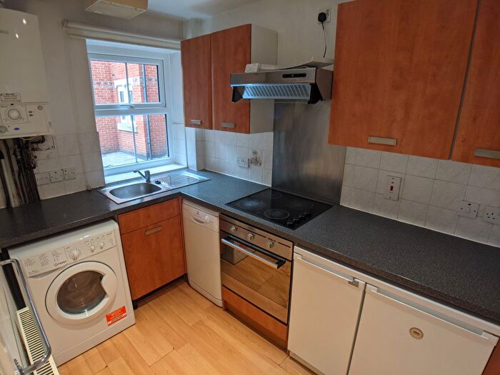 2 Bedroom Flat To Rent In Bed – Maple Gardens, , Wilmslow Road, Withington, M20