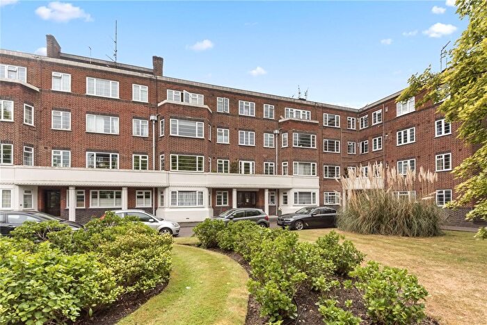 2 Bedroom Flat For Sale In Sheen Court, Richmond, TW10