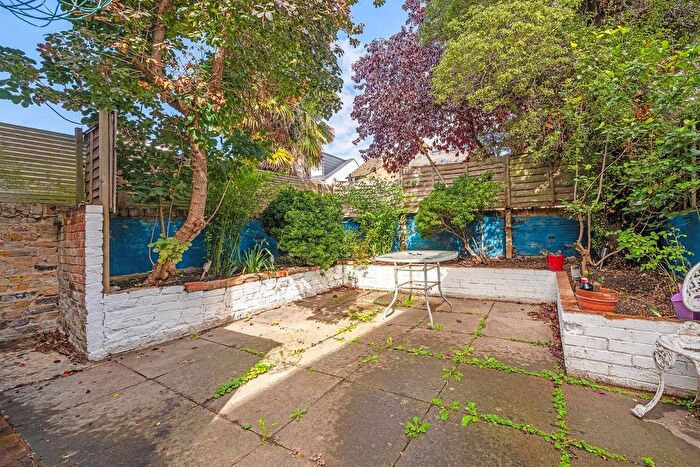 1 Bedroom Flat For Sale In Brading Road, SW2