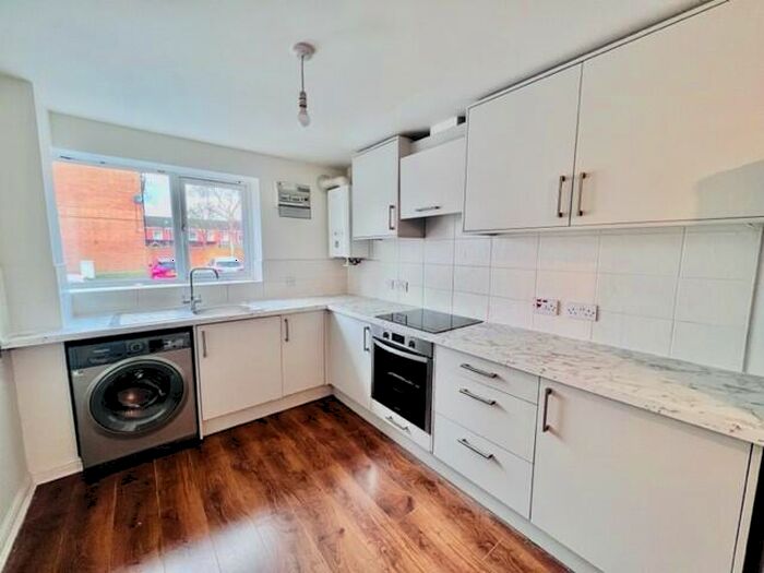 2 Bedroom House To Rent In Sparrow Street, Manchester, M13