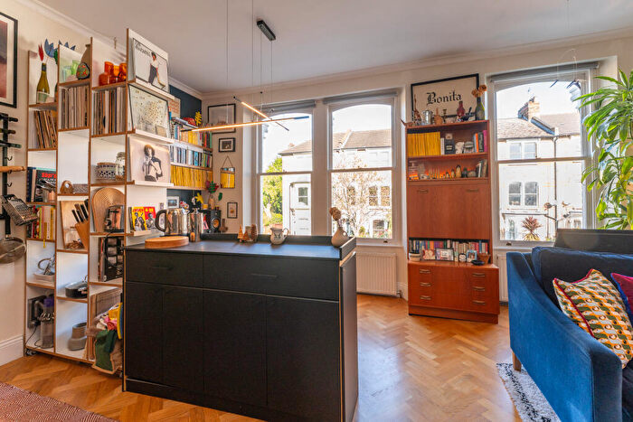 2 Bedroom Flat For Sale In Connaught Road, London, N4