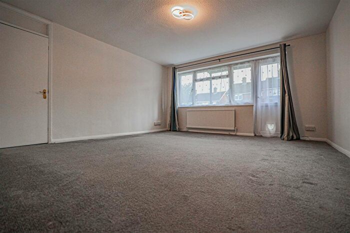 2 Bedroom Apartment To Rent In Hilldown Road, Hemel Hempstead, HP1