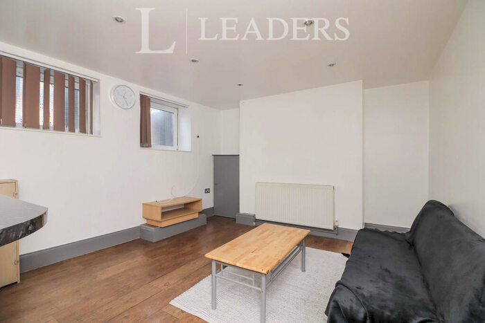 1 Bedroom Flat To Rent In Dumfries Street, Luton, Bedfordshire, LU1