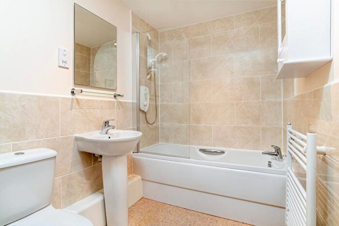 2 Bedroom Flat To Rent In Charlotte Street, Mid Floor, AB25
