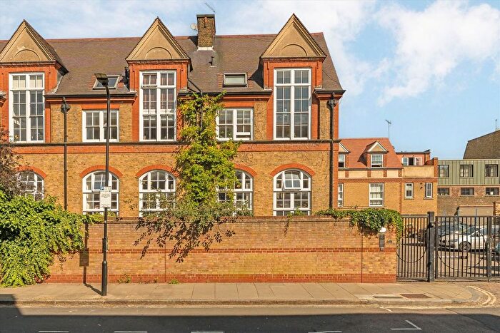 2 Bedroom Flat For Sale In Rutland Road, Homerton, E9