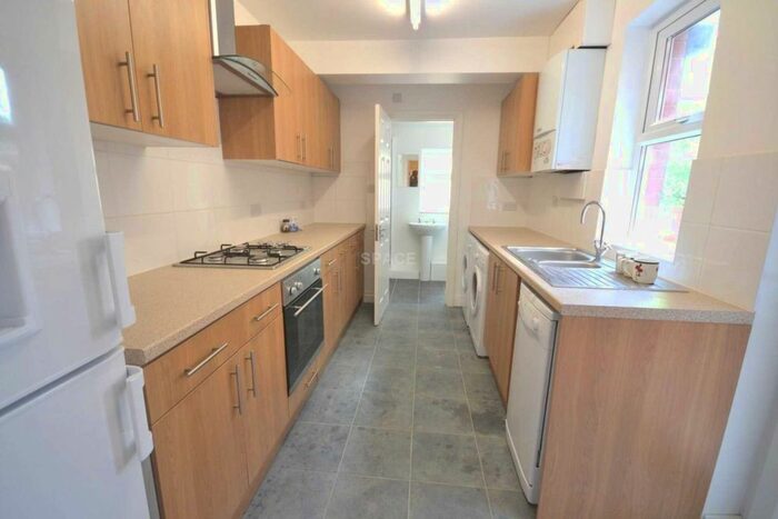 4 Bedroom Terraced House To Rent In Grange Avenue, Reading, Berkshire, RG6