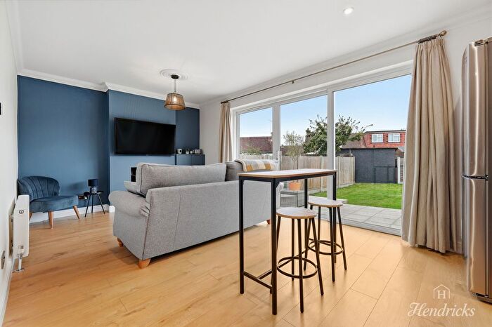 2 Bedroom Bungalow For Sale In Feeches Road, Southend-On-Sea, SS2