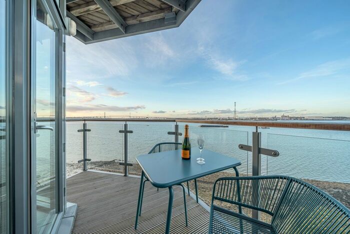 2 Bedroom Flat To Rent In Carmichael Avenue, Greenhithe, DA9