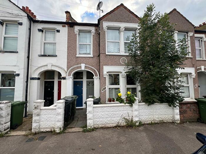2 Bedroom Flat To Rent In Burford Road, Catford, SE6