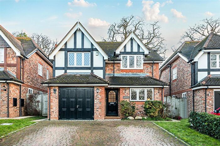 4 Bedroom Detached House For Sale In Evans Way, Tring, HP23