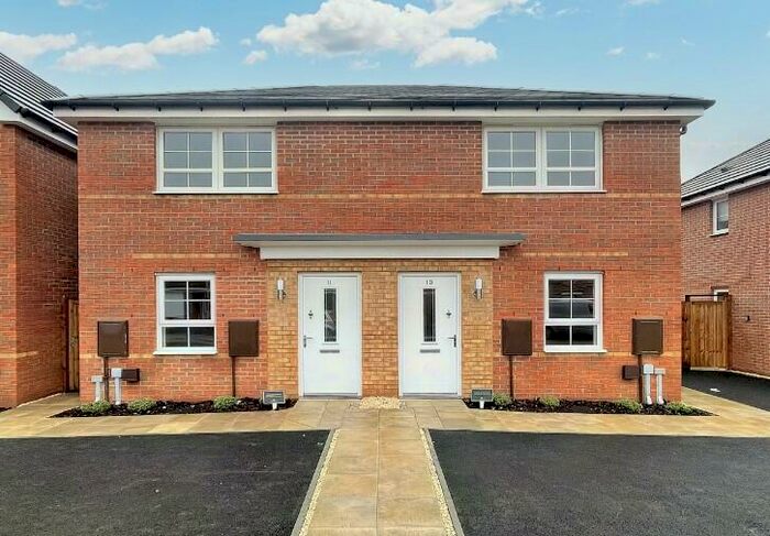 2 Bedroom Semi-Detached House To Rent In Chalk Hill Way, Worksop, Nottinghamshire, S81