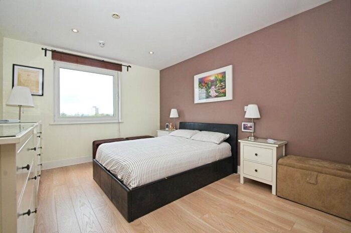 1 Bedroom Flat For Sale In Jones Point House, Ferry Court, Cardiff, CF11