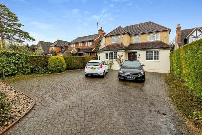 4 Bedroom Property To Rent In Bryanstone Avenue, Guildford, GU2