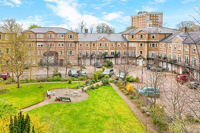 3 Bedroom Terraced House For Sale In Queens Gate, Harrogate, HG1