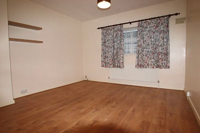 4 Bedroom Maisonette To Rent In Promenade Mansions The Promenade, Edgware, HA8