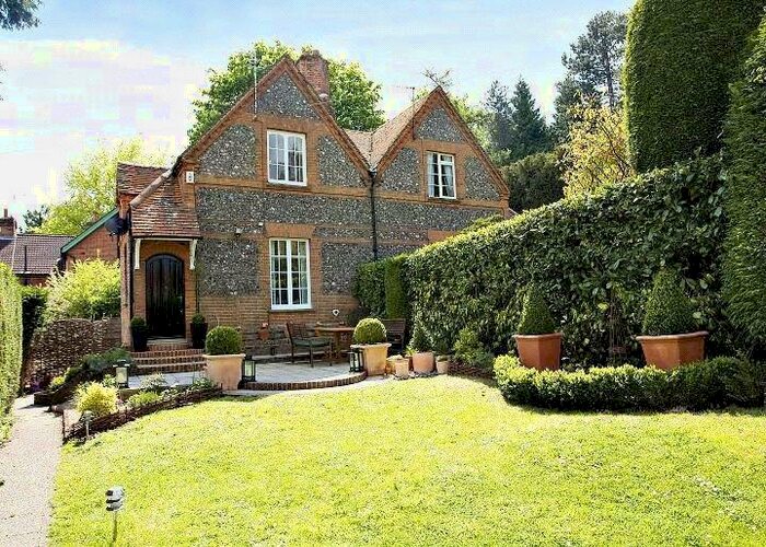 2 Bedroom Semi-Detached House To Rent In Hop Gardens, Henley-on-Thames, Oxfordshire, RG9