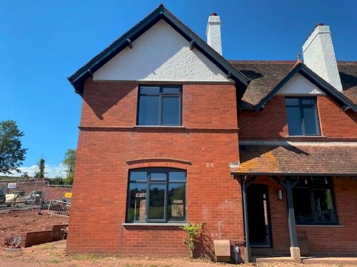 2 Bedroom Cottage To Rent In Stanbury Row, Alphington, EX2