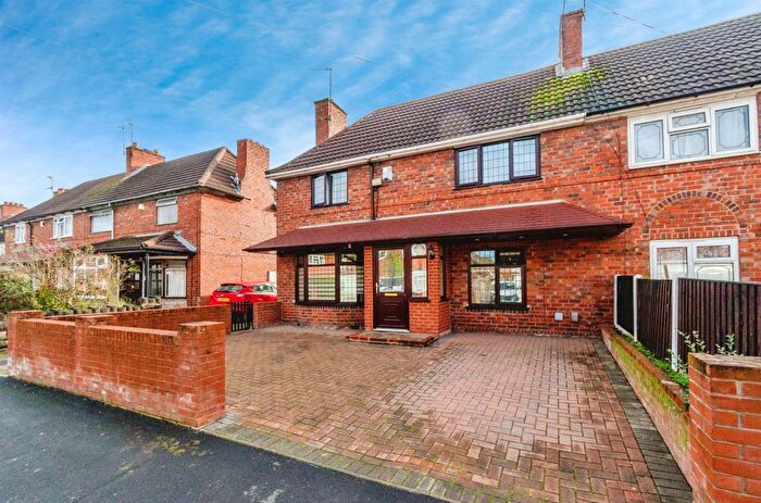 4 Bedroom Semi Detached House For Sale In Keir Road, Wednesbury, WS10