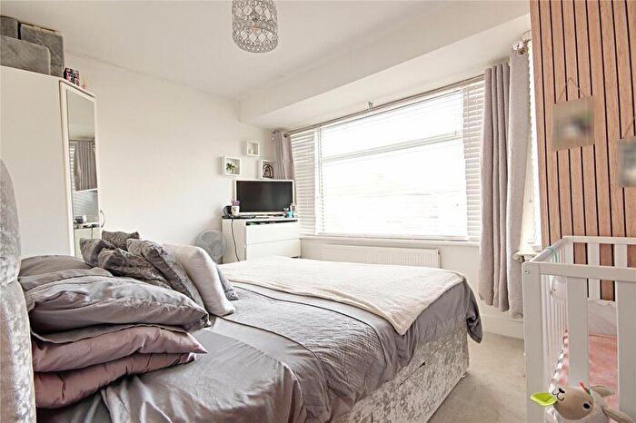 3 Bedroom End Of Terrace House For Sale In Albany Park Avenue, Enfield, EN3