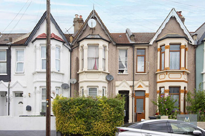 2 Bedroom Apartment To Rent In Frith Road, Leytonstone, London, E11