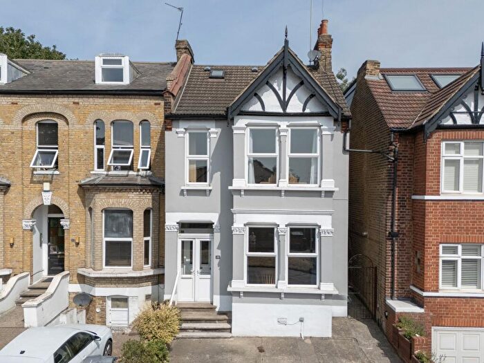 5 Bedroom End Of Terrace House For Sale In Chigwell Road, South Woodford, E18