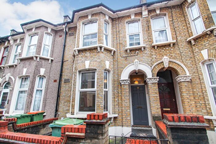 4 Bedroom Terraced House To Rent In Grove Crescent Road, Stratford, London, E15