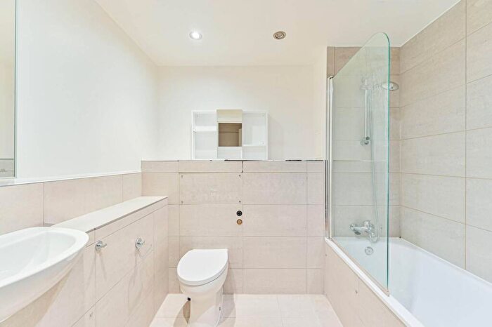 1 Bedroom Flat For Sale In Love Lane, Woolwich, London, SE18