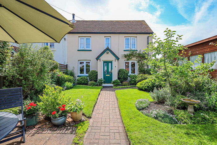 3 Bedroom End Of Terrace House For Sale In Portland Square, Liss, Hampshire, GU33